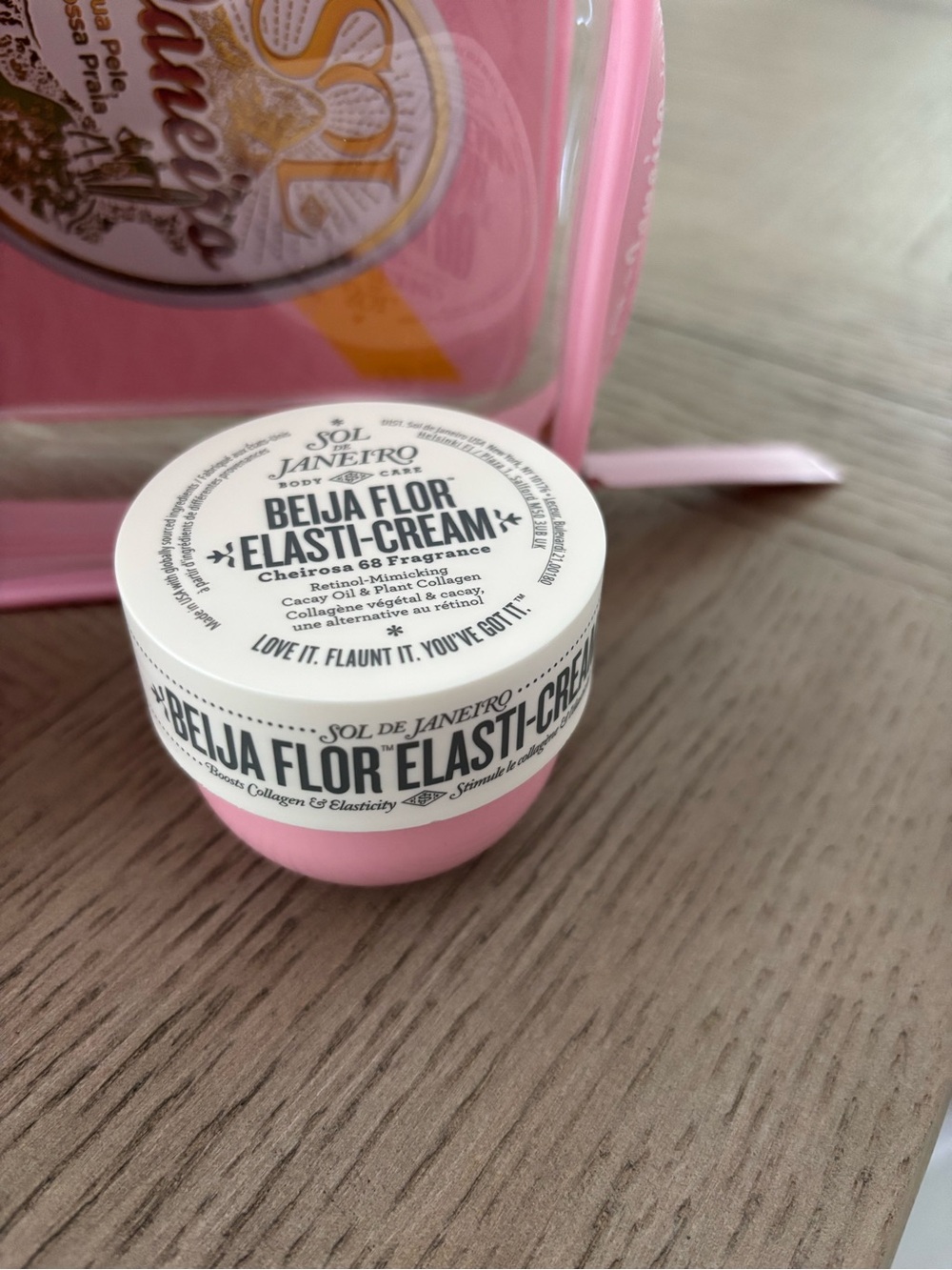 Sol de Janeiro Beija Flor Elasti-Cream in White Jar with Pink Accents - Picture 3 of 7